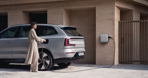 cargando Vehículo EX90